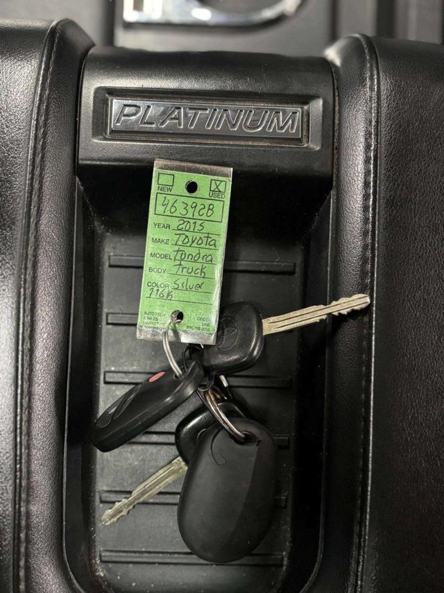 2015 Toyota Tundra CrewMax 5.7L V8 6-Spd AT Platinum (Natl) - 22978714 - 44