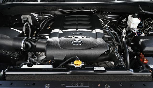 2015 Toyota Tundra Crew Max V8 SR5 TRD Off Road Pkg - 22941122 - 17