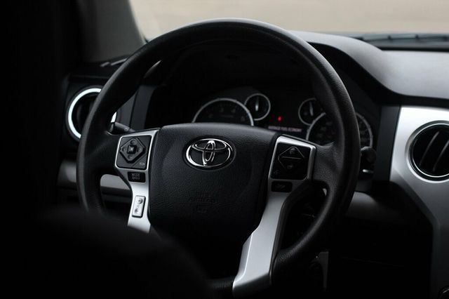 2015 Toyota Tundra SR5 CREWMAX W/ FRONT BUCKETS W/ PWR DRIVER SEAT - 23000948 - 27