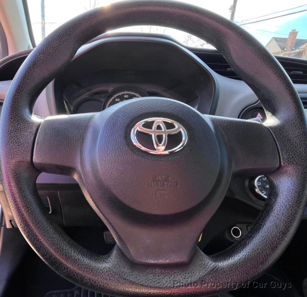 2015 Toyota Yaris L Hatchback 4 dr - 22271268 - 19
