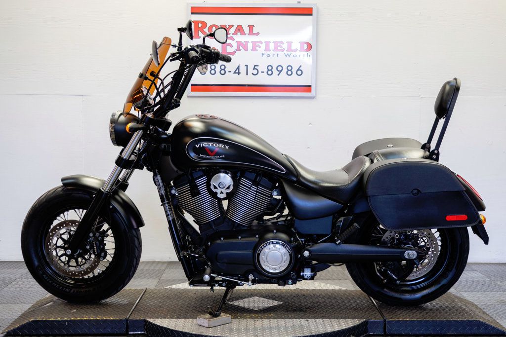 2015 VICTORY HIGH BALL BOBBER-CRUISER!!! - 23078597 | Video 2