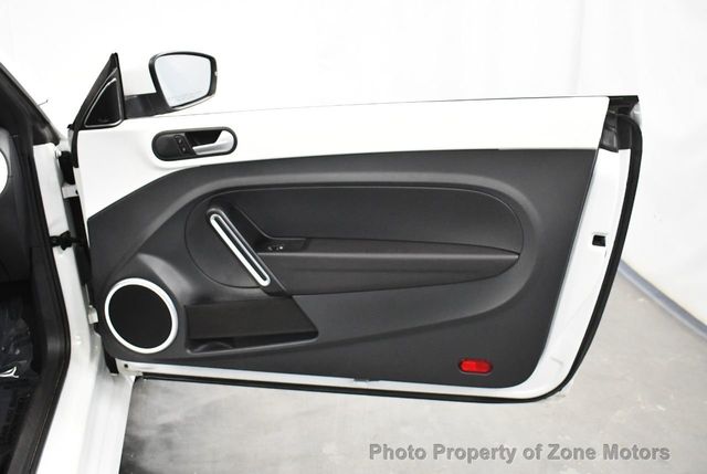 2015 Volkswagen Beetle Convertible 2dr Automatic 1.8T Classic - 22039597 - 23