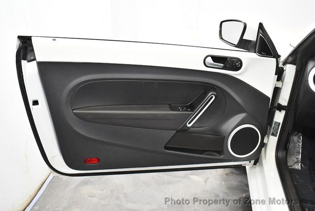2015 Volkswagen Beetle Convertible 2dr Automatic 1.8T Classic - 22039597 - 24