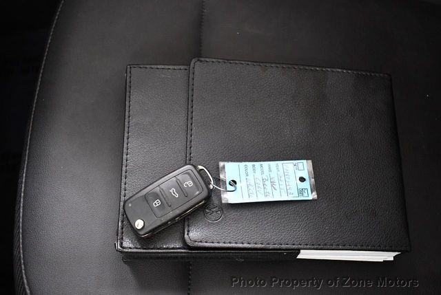 2015 Volkswagen Beetle Convertible 2dr Automatic 1.8T Classic - 22039597 - 35