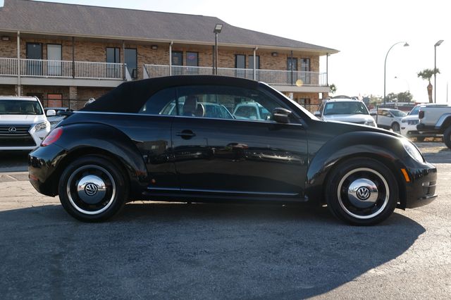 2015 Volkswagen Beetle Convertible 2dr Automatic 1.8T Classic - 22972678 - 17