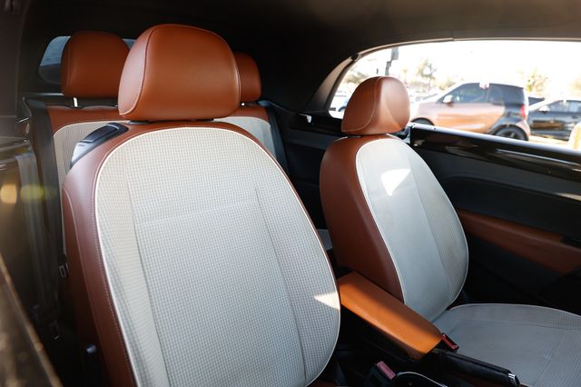 2015 Volkswagen Beetle Convertible 2dr Automatic 1.8T Classic - 22972678 - 18