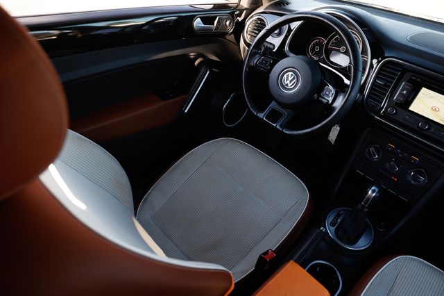 2015 Volkswagen Beetle Convertible 2dr Automatic 1.8T Classic - 22972678 - 24