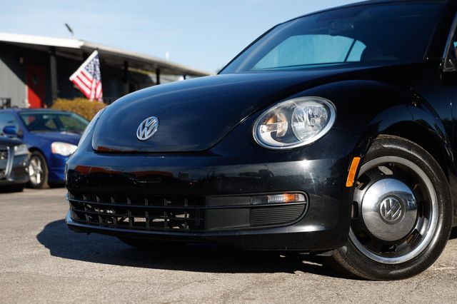 2015 Volkswagen Beetle Convertible 2dr Automatic 1.8T Classic - 22972678 - 28