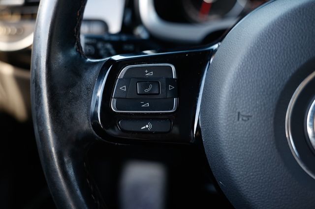 2015 Volkswagen Beetle Convertible 2dr Automatic 1.8T Classic - 22972678 - 29