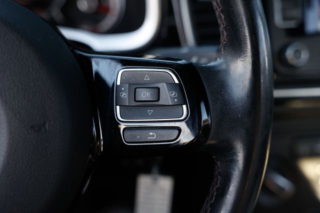 2015 Volkswagen Beetle Convertible 2dr Automatic 1.8T Classic - 22972678 - 30