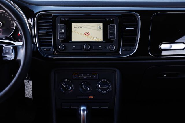 2015 Volkswagen Beetle Convertible 2dr Automatic 1.8T Classic - 22972678 - 38