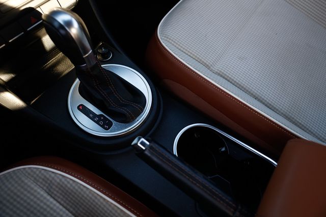 2015 Volkswagen Beetle Convertible 2dr Automatic 1.8T Classic - 22972678 - 39