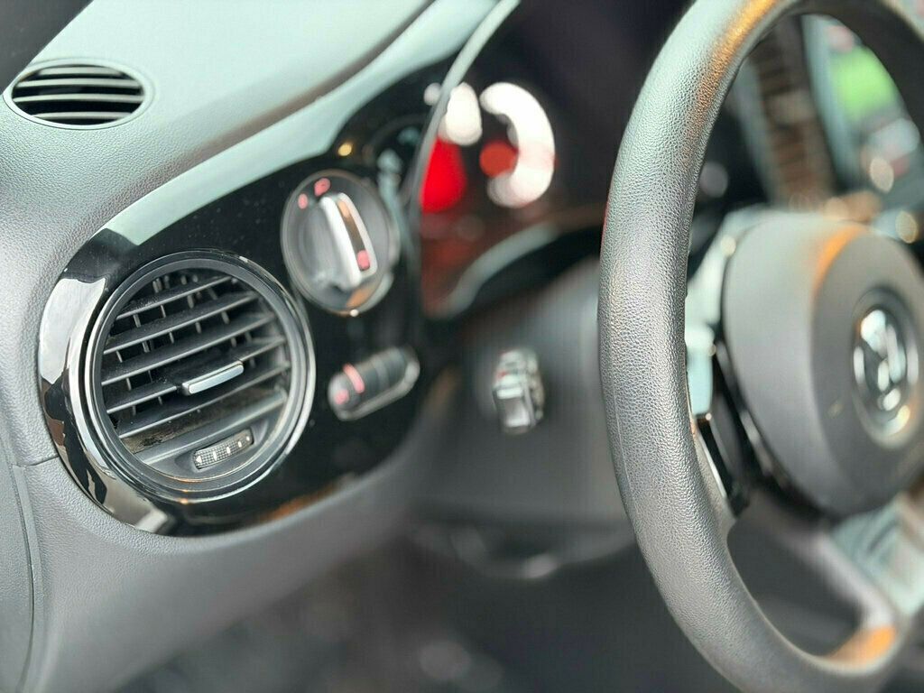 2015 Volkswagen Beetle Coupe 2dr Automatic 1.8T Classic - 22957672 - 11