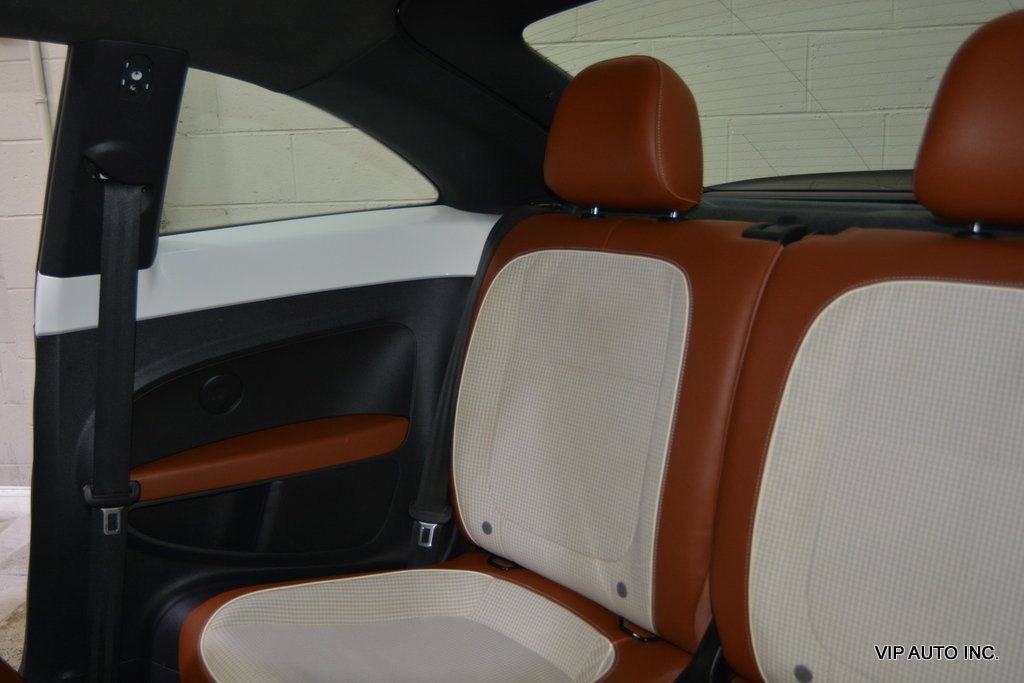 2015 Volkswagen Beetle Coupe 2dr Automatic 1.8T Classic - 23034767 - 19