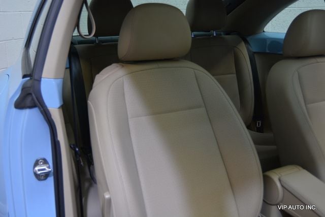 2015 Volkswagen Beetle Coupe 2dr Automatic 1.8T PZEV - 22984436 - 11