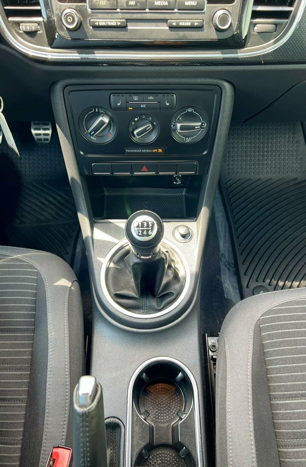 2015 Volkswagen Beetle Coupe R-LINE - 23050365 - 22