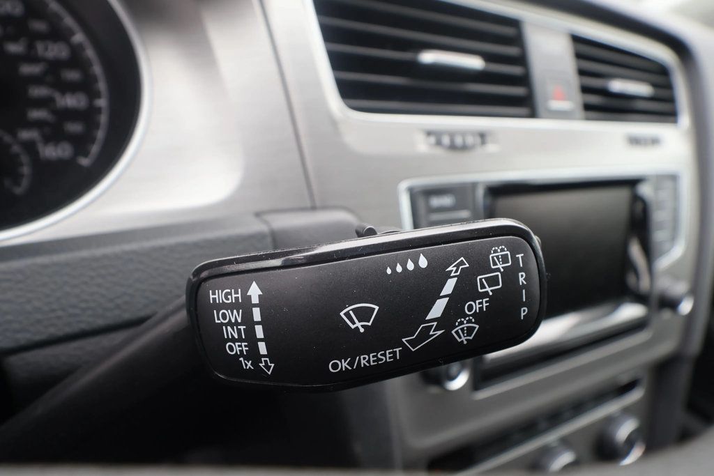 2015 Volkswagen Golf 2dr Hatchback Manual Launch Edition - 22940766 - 24