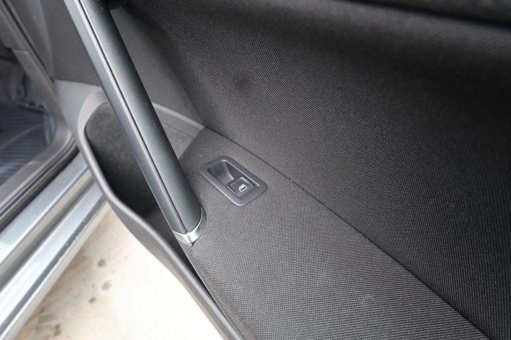 2015 Volkswagen Golf 2dr Hatchback Manual Launch Edition - 22940766 - 31