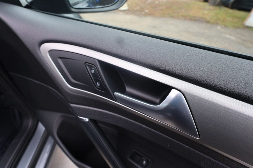 2015 Volkswagen Golf 2dr Hatchback Manual Launch Edition - 22940766 - 32