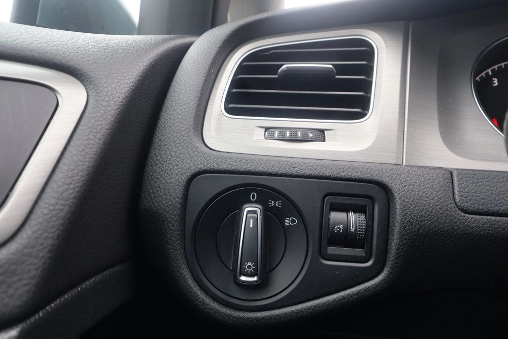 2015 Volkswagen Golf LAUNCH EDITION, 1 OWNER, MANUAL TRANS, BLUETOOTH, TOUCHSCREEN!!  - 22940766 - 16