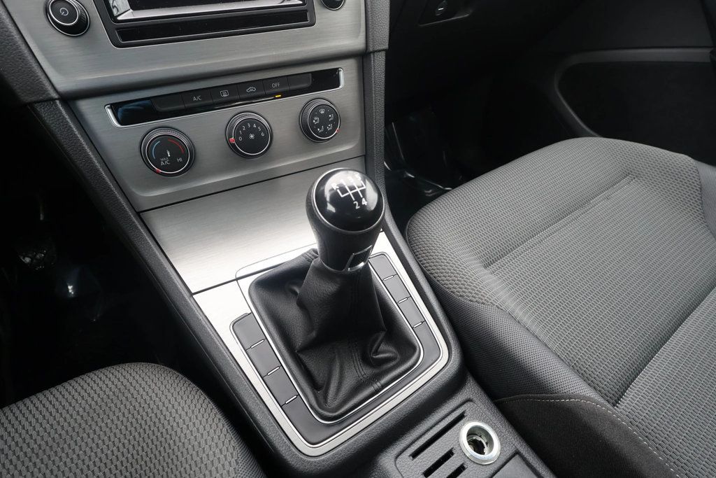 2015 Volkswagen Golf LAUNCH EDITION, 1 OWNER, MANUAL TRANS, BLUETOOTH, TOUCHSCREEN!!  - 22940766 - 20