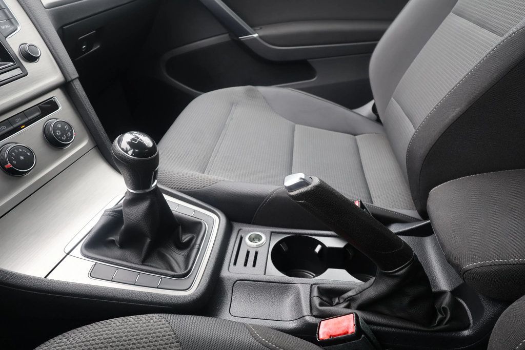 2015 Volkswagen Golf LAUNCH EDITION, 1 OWNER, MANUAL TRANS, BLUETOOTH, TOUCHSCREEN!!  - 22940766 - 21