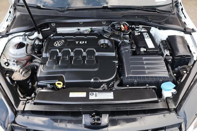 2015 Volkswagen Golf S - 23068074 - 9
