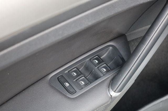 2015 Volkswagen Golf S - 23068074 - 29