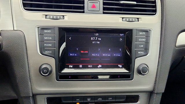 2015 Volkswagen Golf TDI S DSG Hatchback w/ Turbo Diesel Power - 23040067 - 17