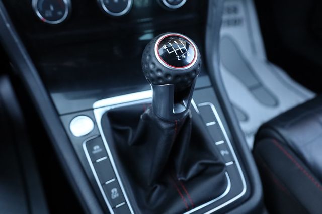 2015 Volkswagen Golf GTI 2dr HB Man SE w/Performance Pkg - 22928737 - 41