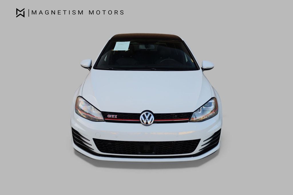 2015 Volkswagen Golf GTI SE Performance photo 3