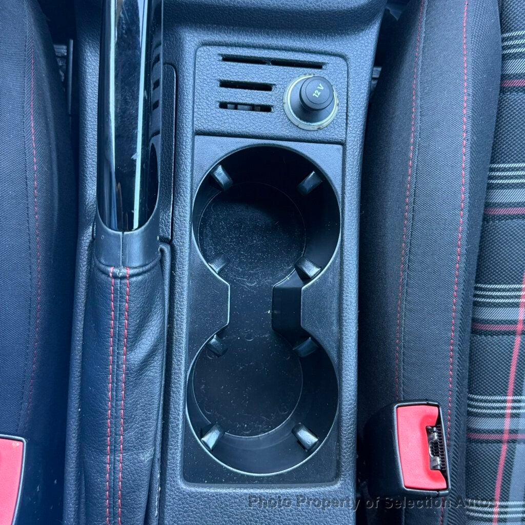 Volkswagen Golf GTI photo 36