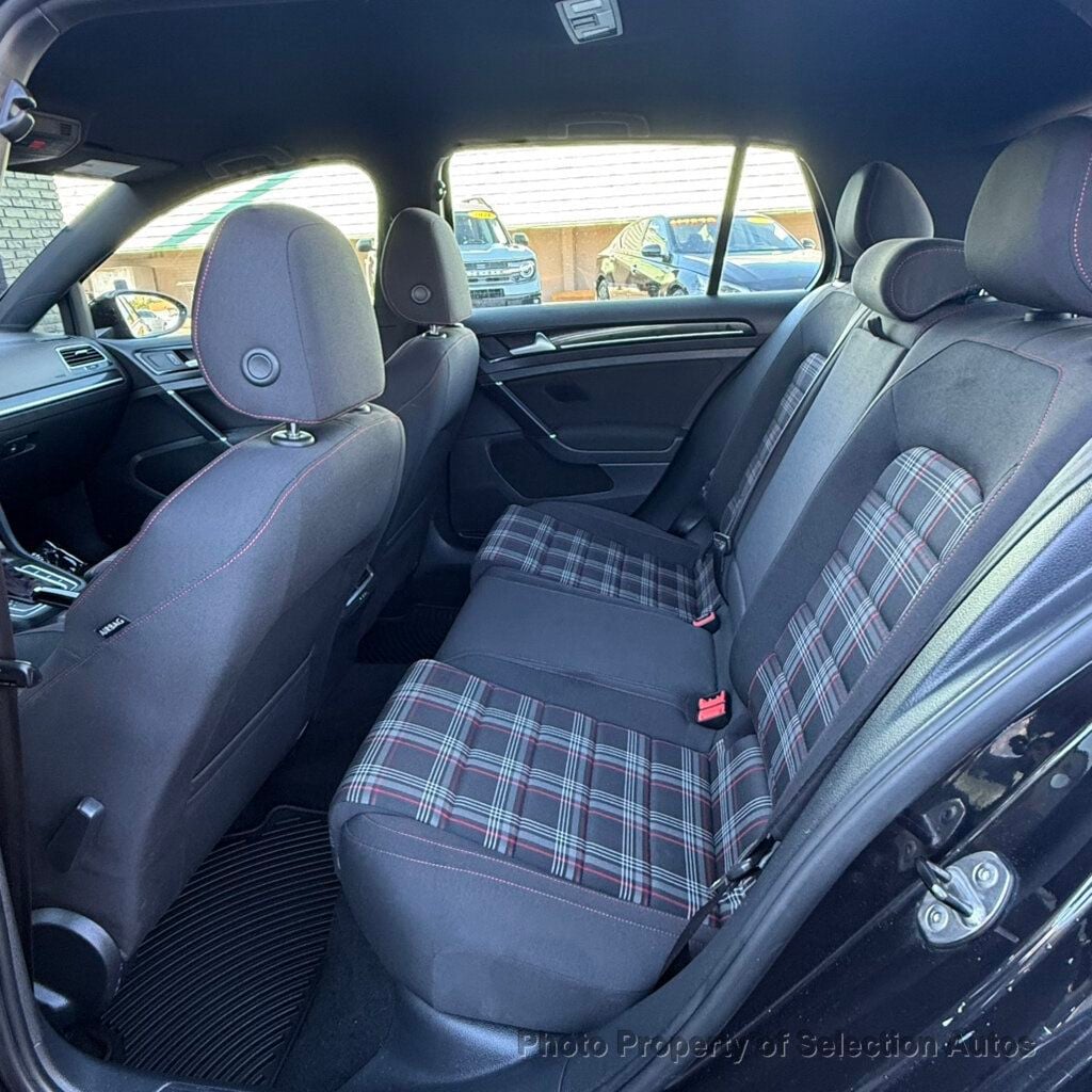 Volkswagen Golf GTI photo 38
