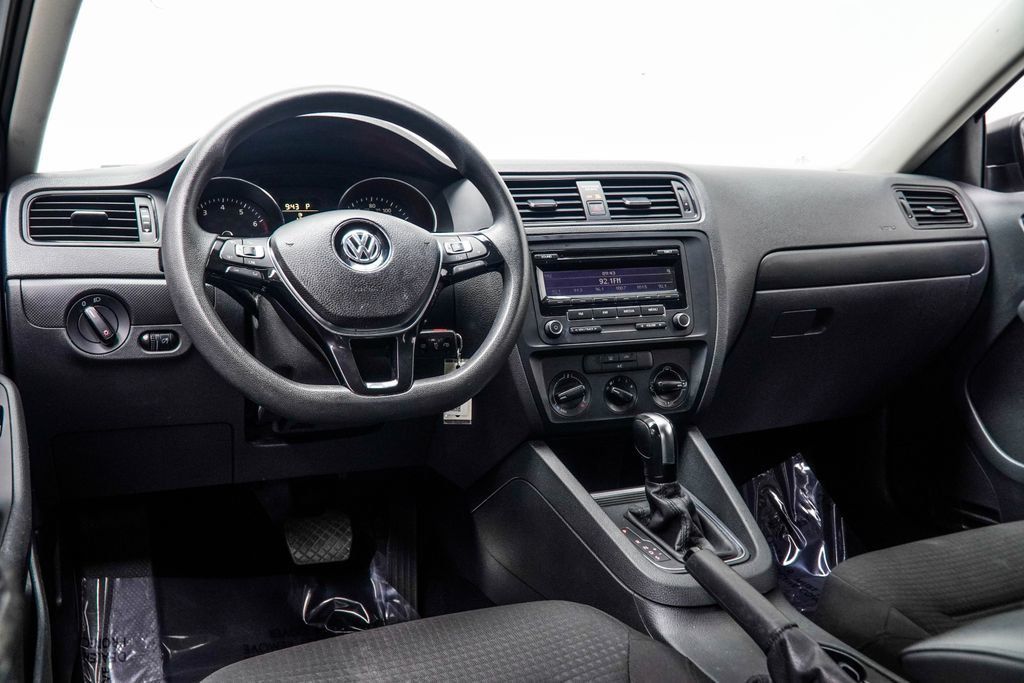Volkswagen Jetta photo 16