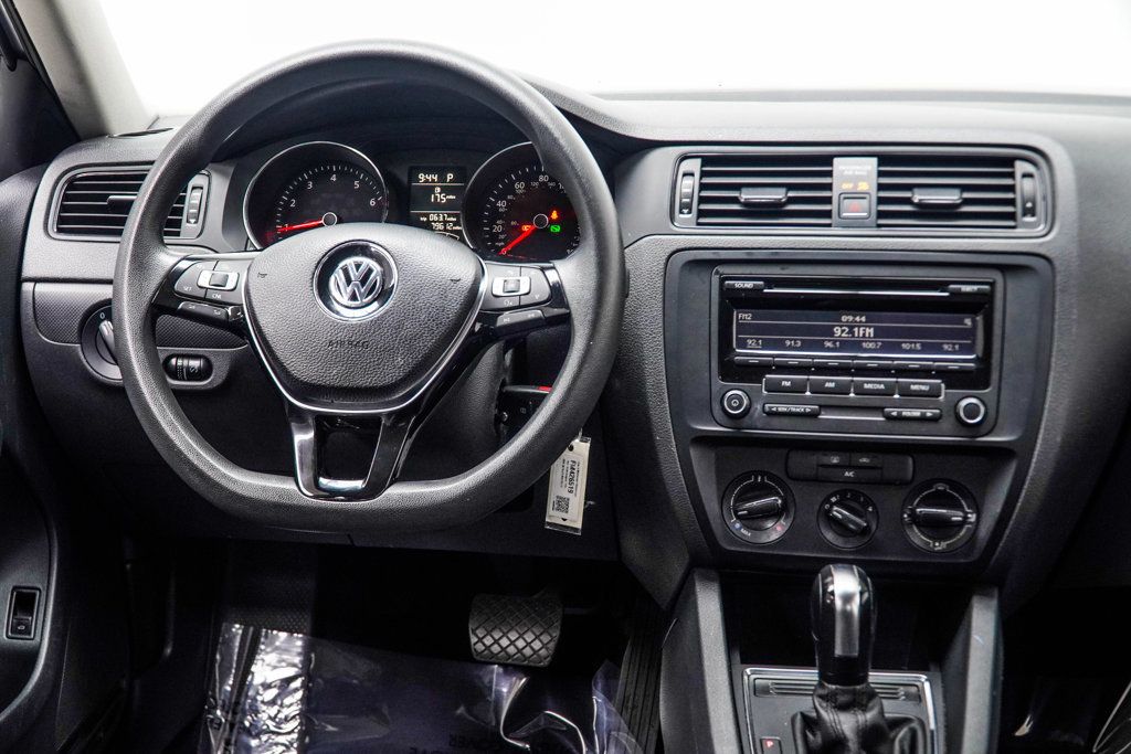 Volkswagen Jetta photo 17
