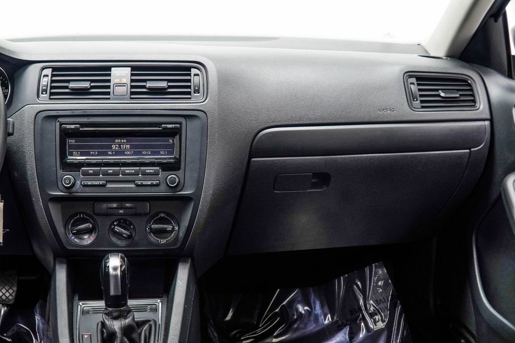 Volkswagen Jetta photo 18