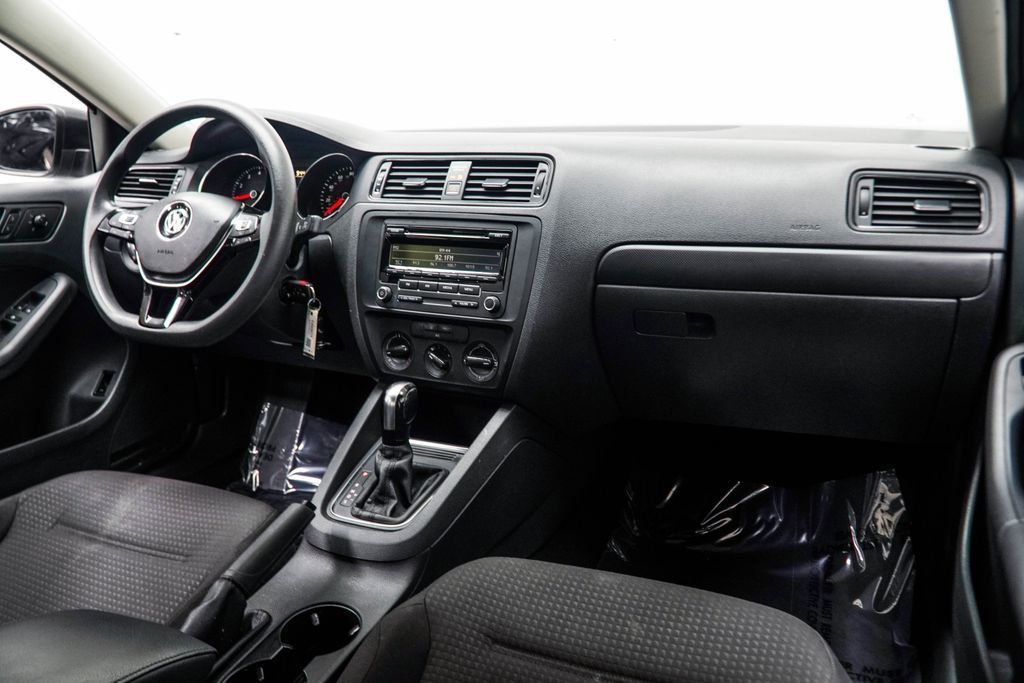 Volkswagen Jetta photo 19