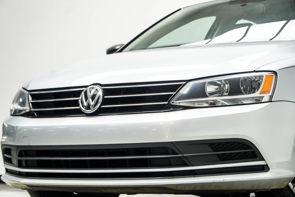 Volkswagen Jetta photo 2