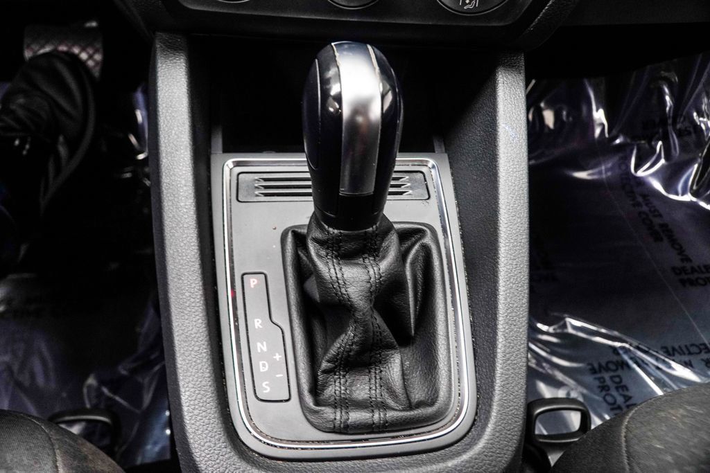Volkswagen Jetta photo 21