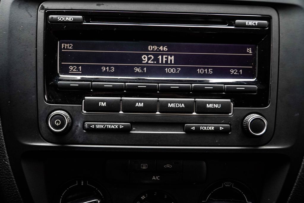 Volkswagen Jetta photo 22