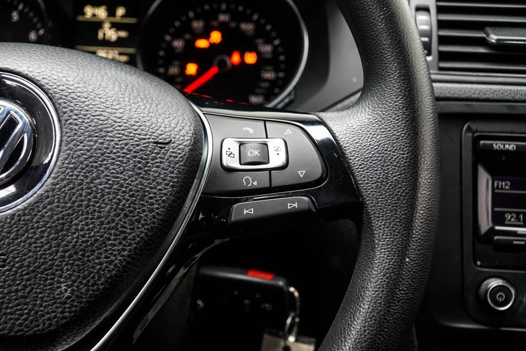 Volkswagen Jetta photo 23
