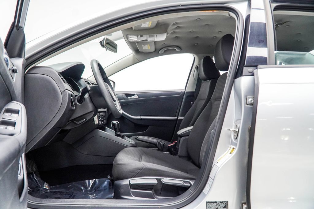 Volkswagen Jetta photo 31