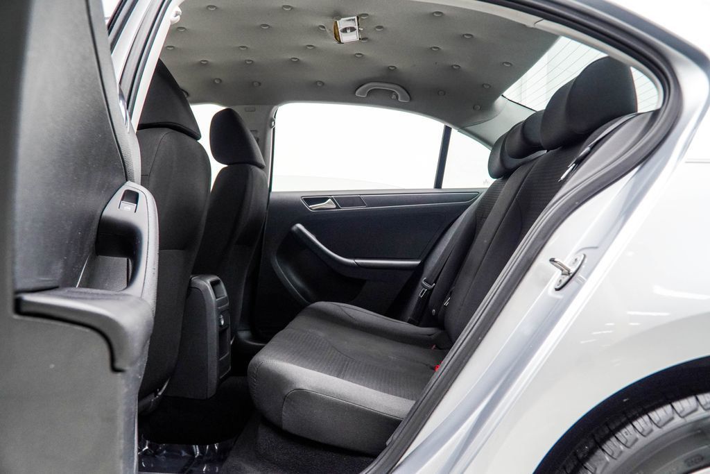 Volkswagen Jetta photo 32