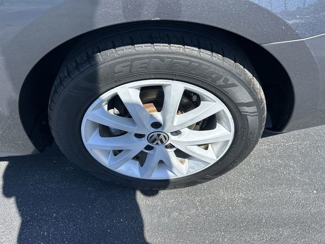 2015 Volkswagen Jetta Sedan SE - 23014244 - 9