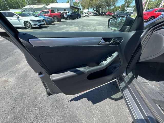 2015 Volkswagen Jetta Sedan SE - 23014244 - 11