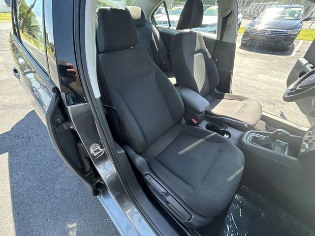 2015 Volkswagen Jetta Sedan SE - 23014244 - 18