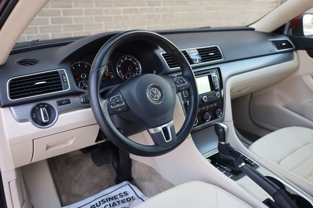 2015 Volkswagen Passat 1.8T SE w/Sunroof & Nav - 23048387 - 12