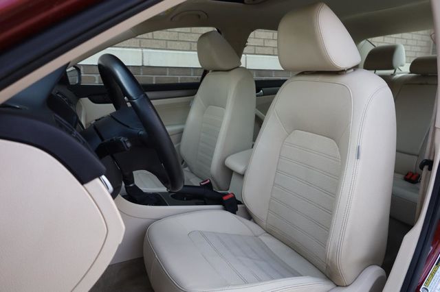 2015 Volkswagen Passat 1.8T SE w/Sunroof & Nav - 23048387 - 15