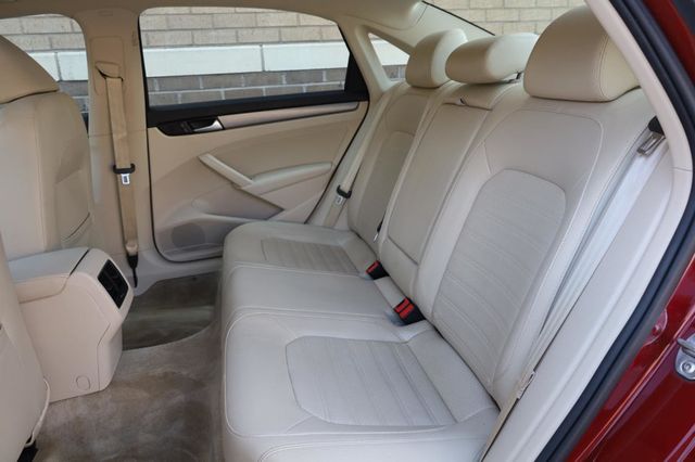 2015 Volkswagen Passat 1.8T SE w/Sunroof & Nav - 23048387 - 18