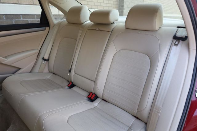 2015 Volkswagen Passat 1.8T SE w/Sunroof & Nav - 23048387 - 19